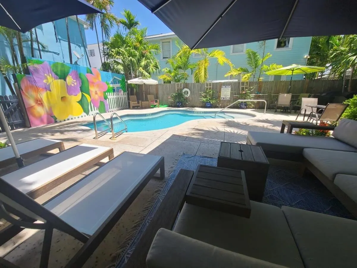 Duval Street Suite Overlooking Duval W Parking And Pool Key West Apartment